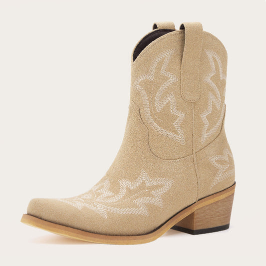 Wide-Leg Cowboy Boots Styling Guide: The Perfect Balance Between Fashion and Comfort